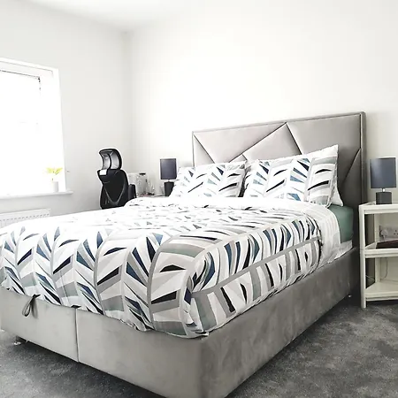 In With King Bed -home